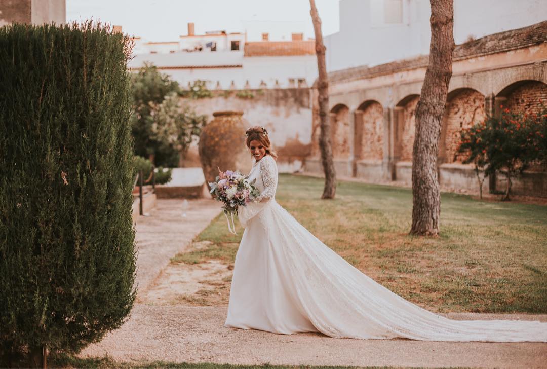 Blanca Algaba con su precioso traje de novia del diseñador Iván Campaña