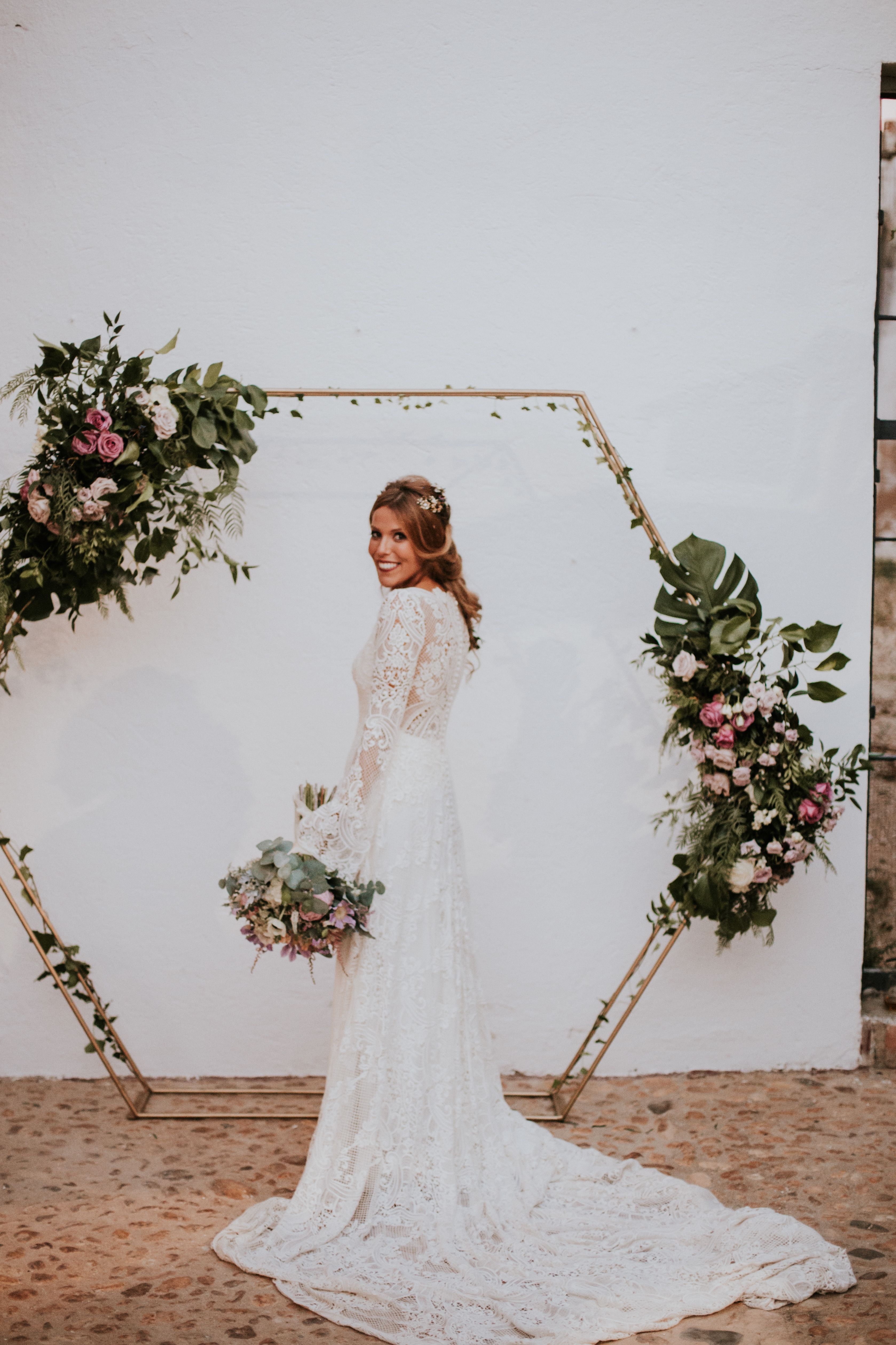 blanca algaba con su precioso vestido del diseñador Iván Campaña