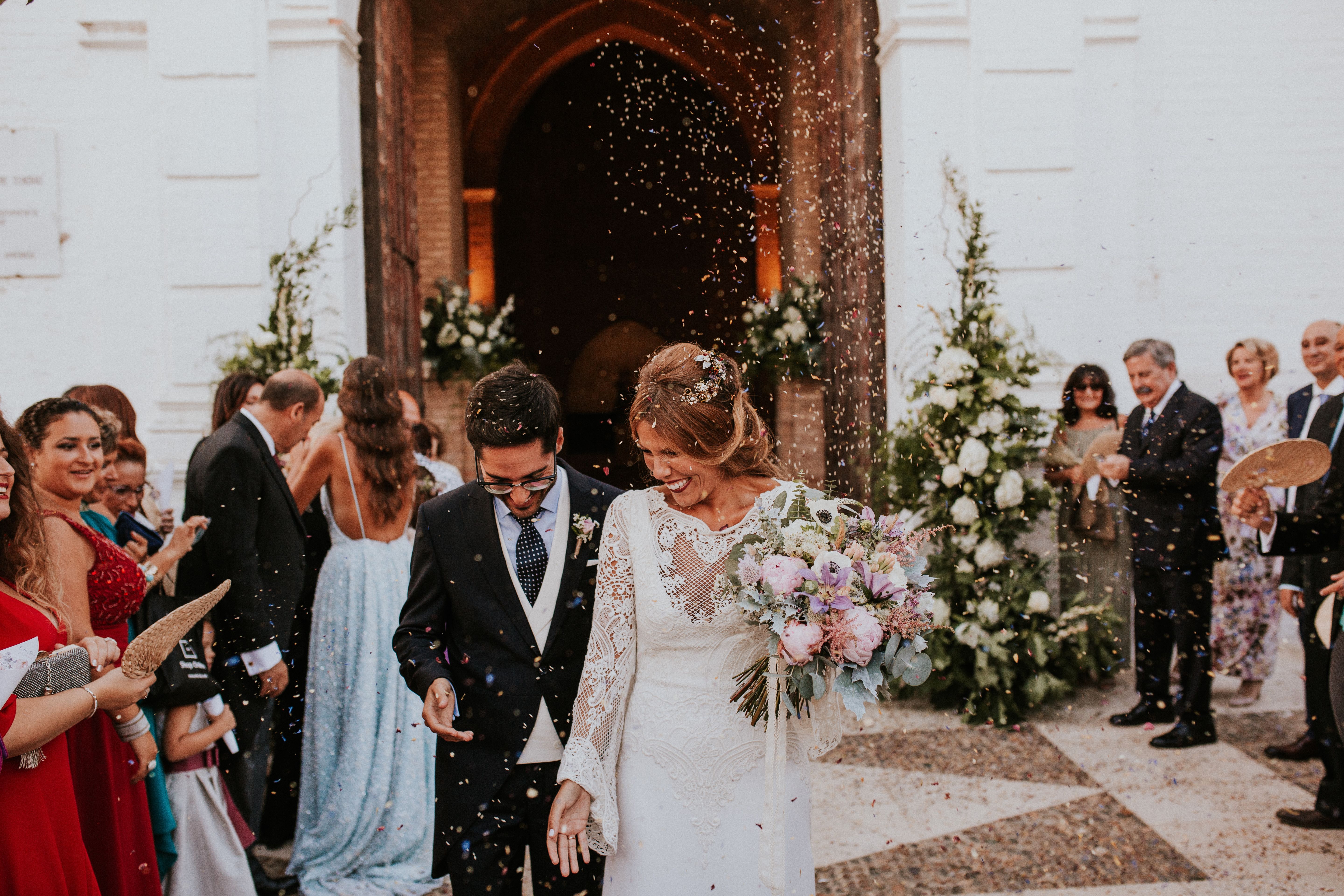 salida de los novios en el monasterio de santa clara de moguer, huelva
