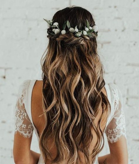 peinado novia semirrecogido con flores