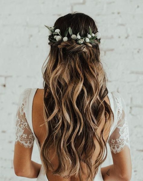 peinado novia semirrecogido con flores
