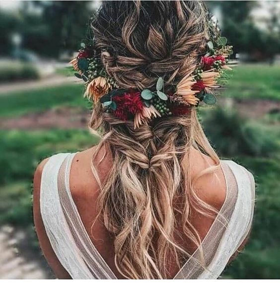 semirrecogido con flores
