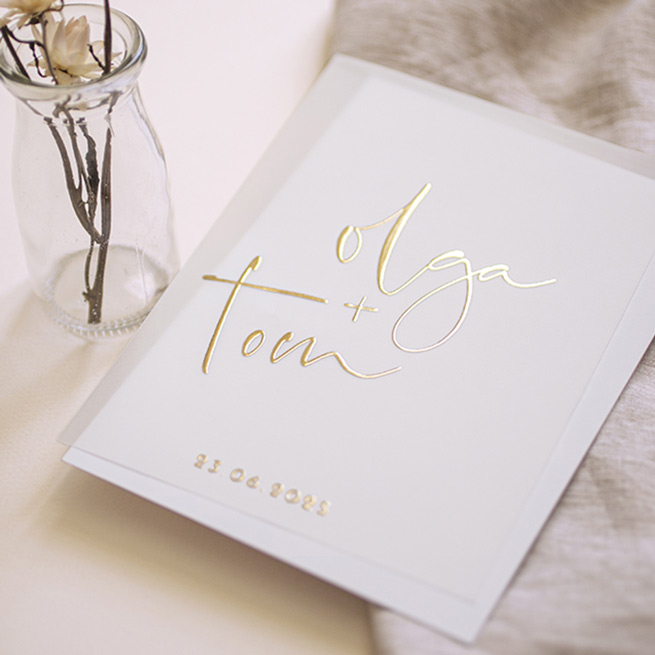 invitacion de boda papel vegetal y relieve oro
